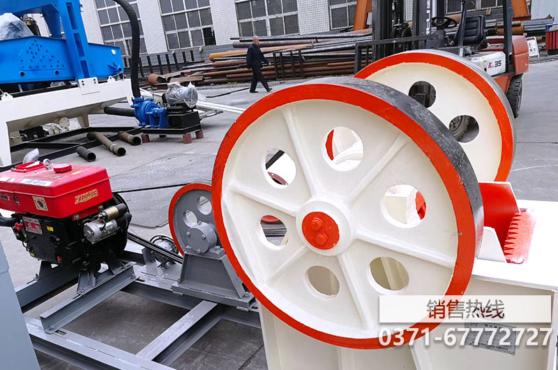时产200吨硅石破碎机价格多少钱？